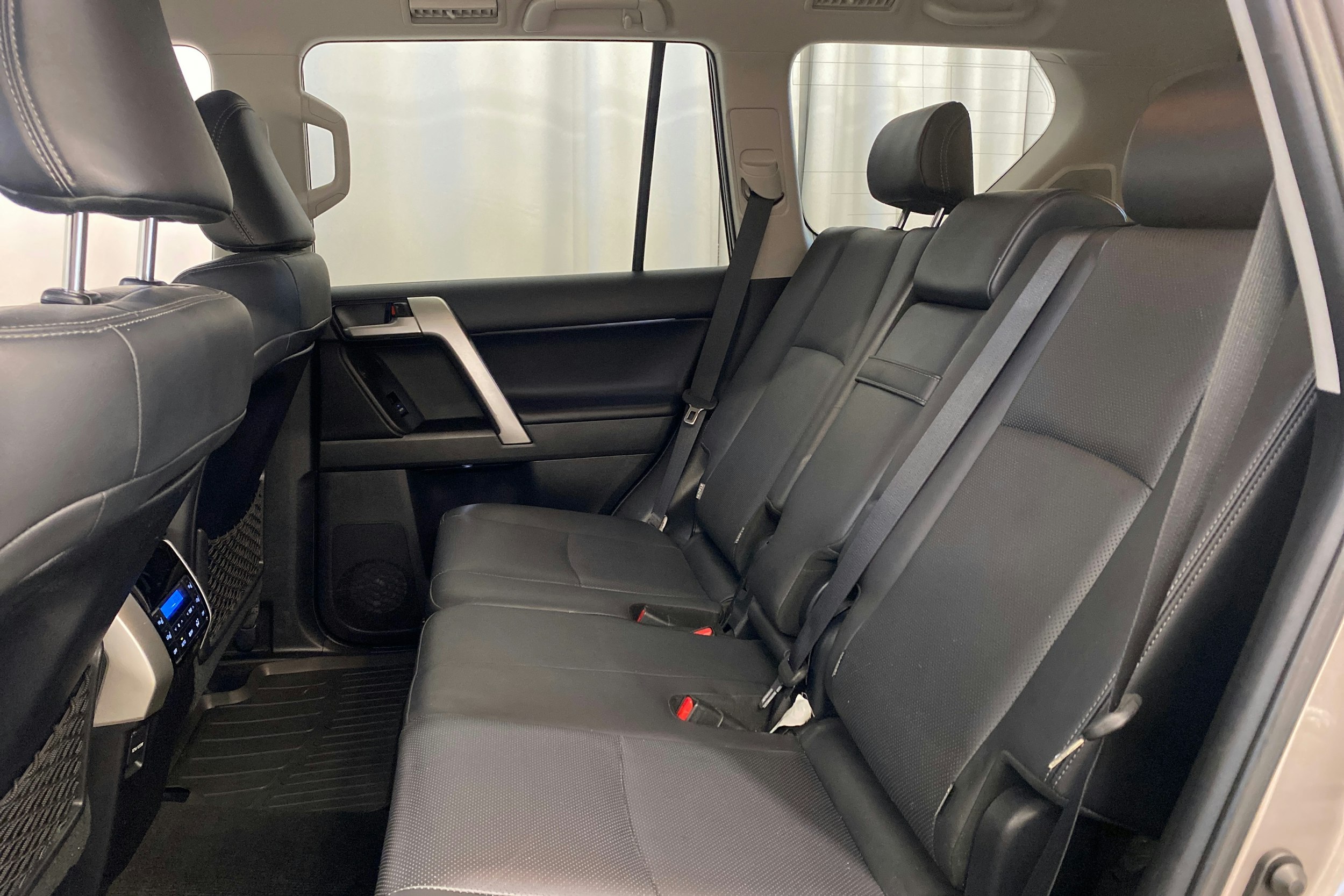 ruskea (beige) Toyota Land Cruiser 2019 kuva 10.