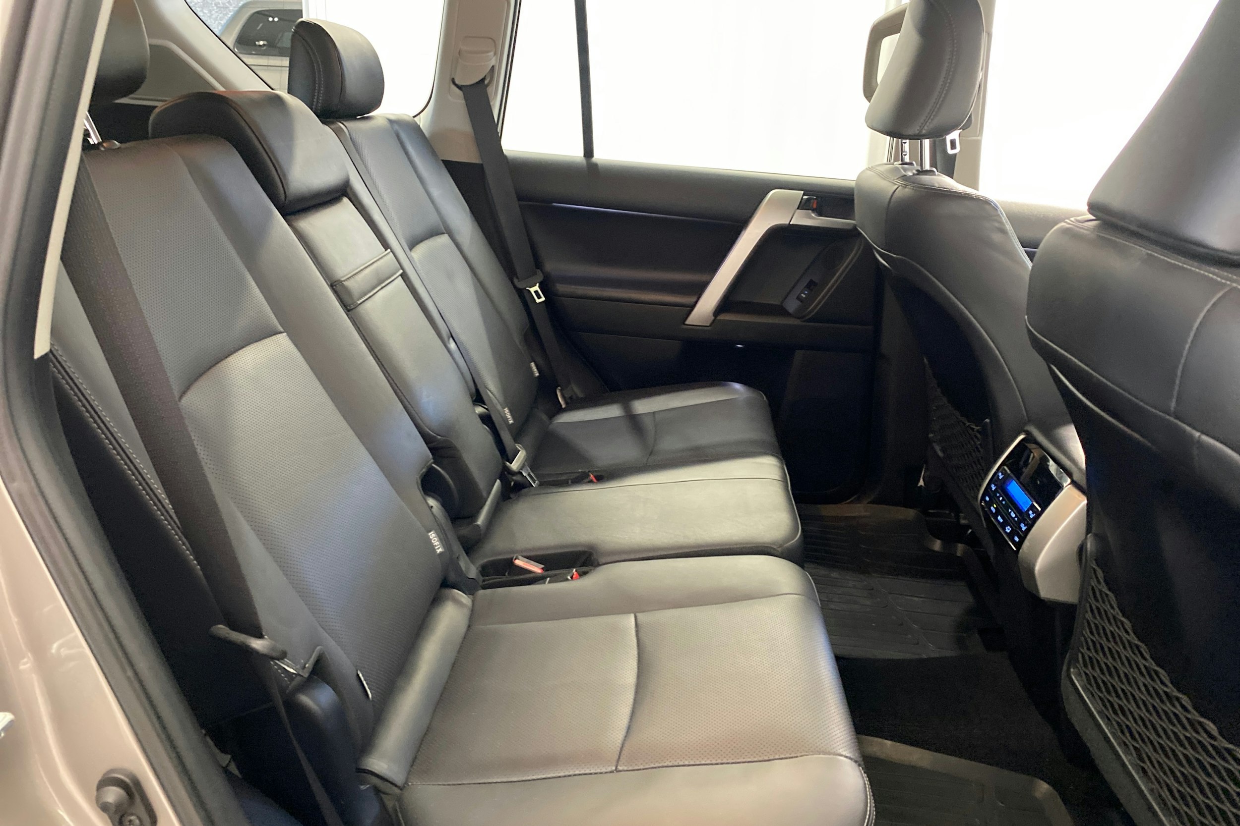 ruskea (beige) Toyota Land Cruiser 2019 kuva 11.