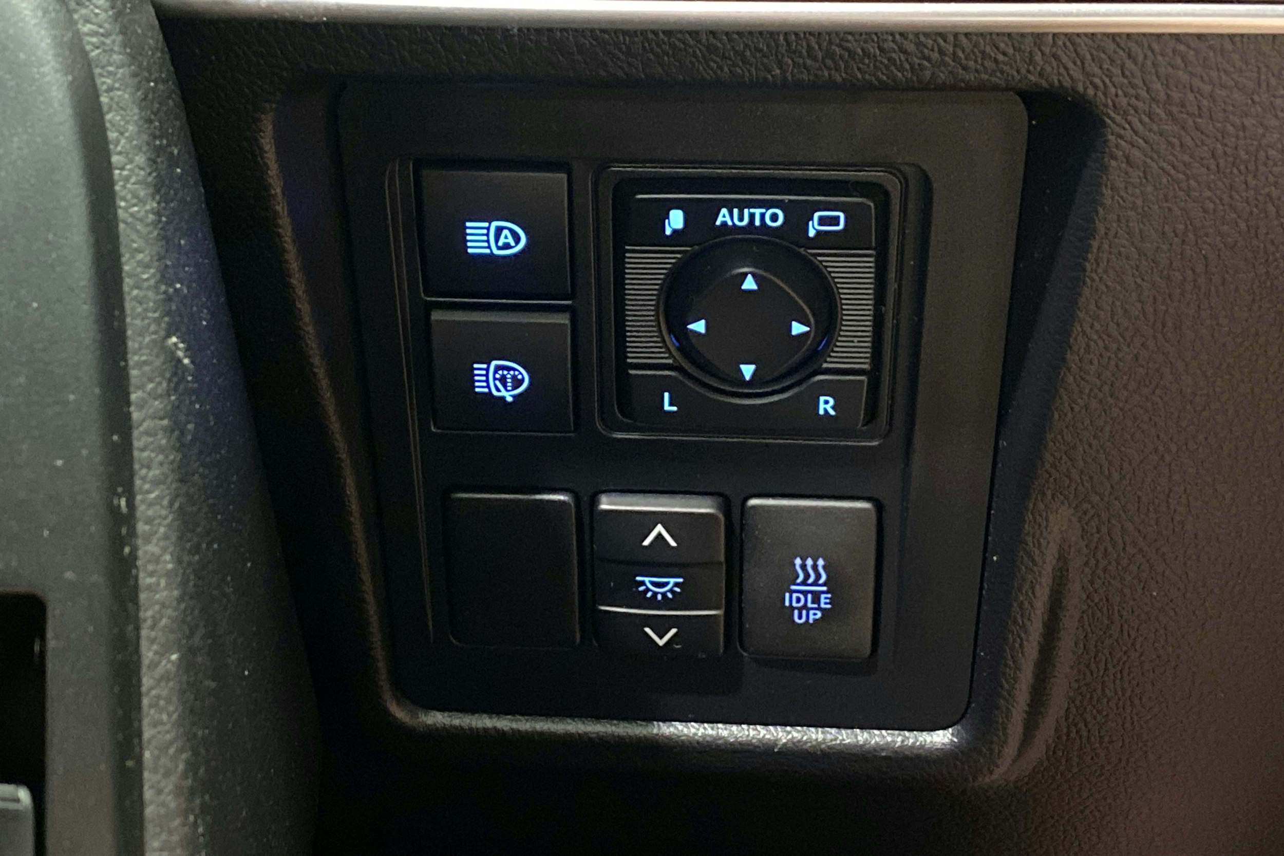 ruskea (beige) Toyota Land Cruiser 2019 kuva 15.