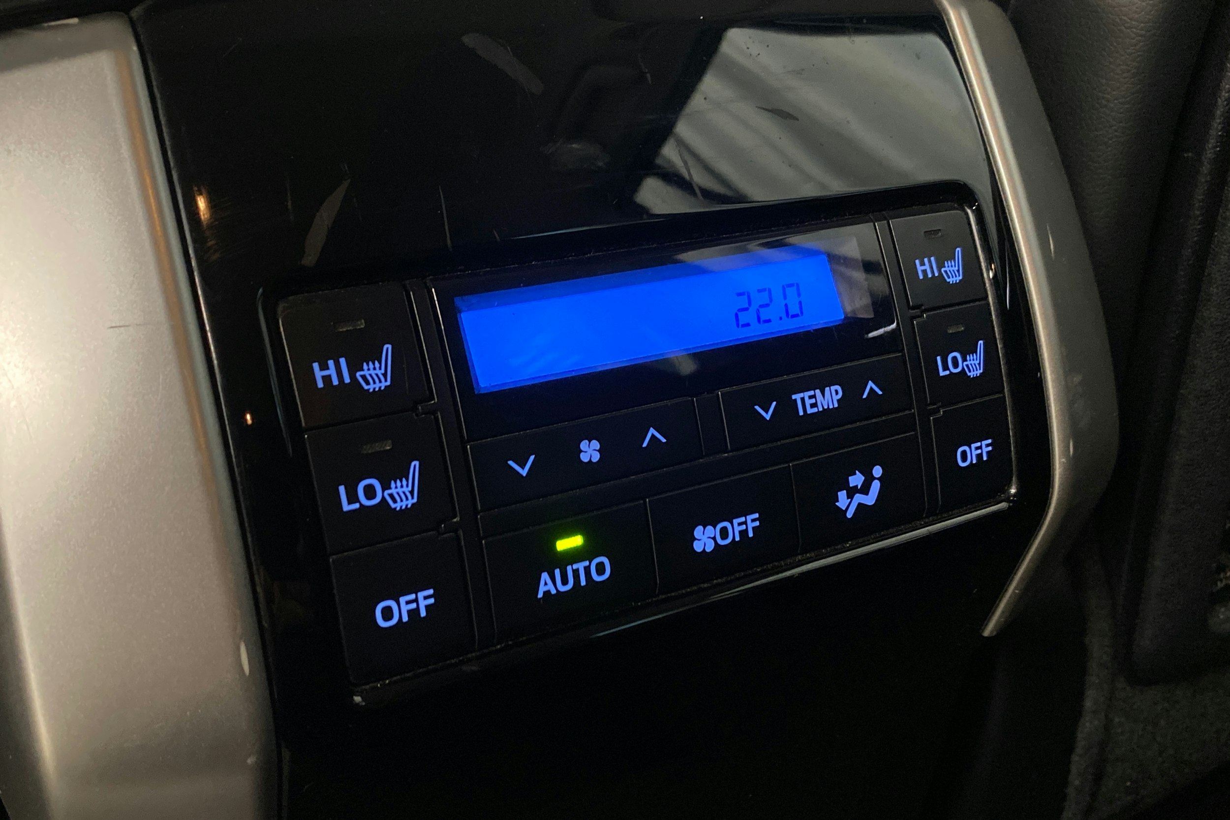 ruskea (beige) Toyota Land Cruiser 2019 kuva 27.