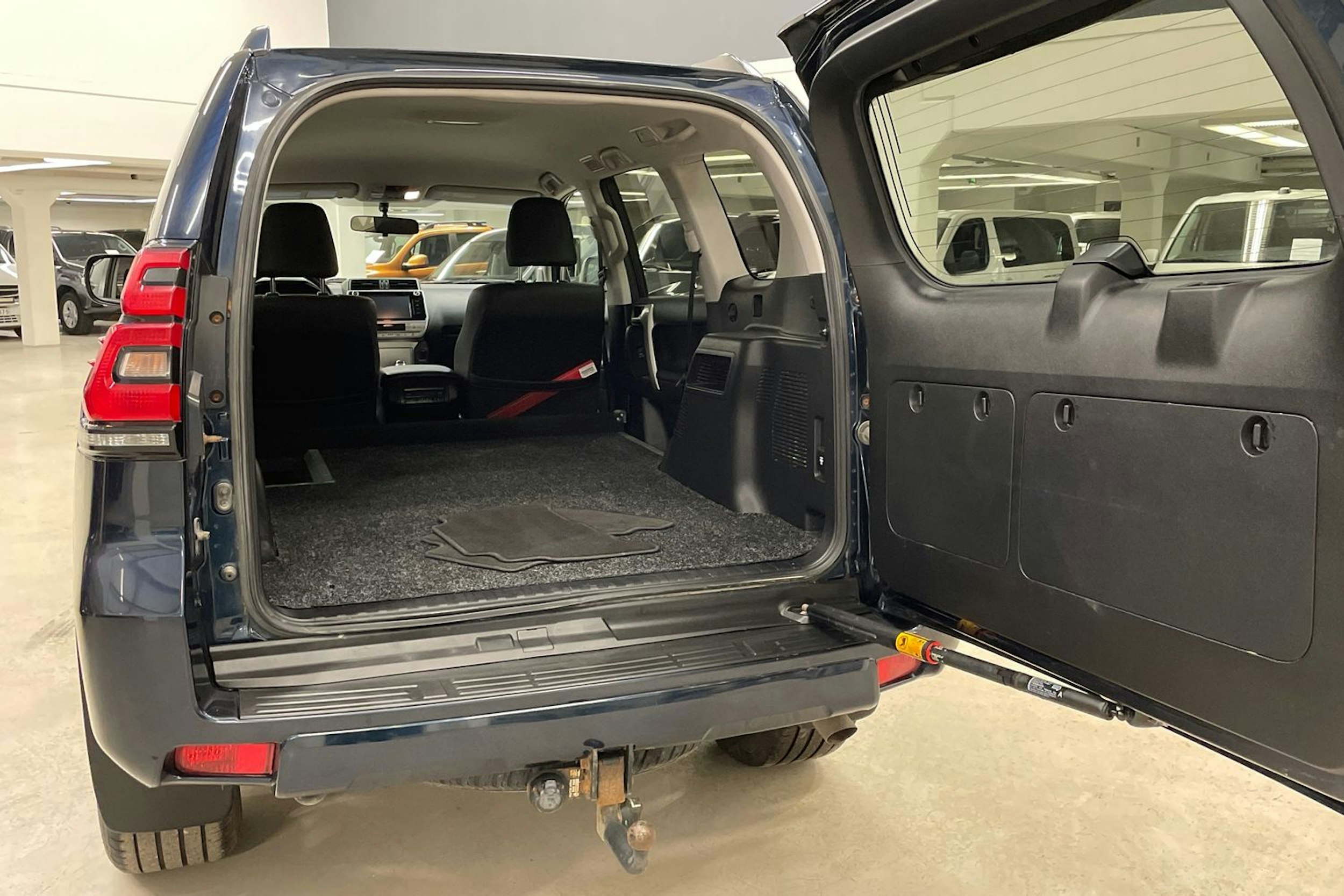 met. sininen Toyota Land Cruiser 2020 kuva 14.