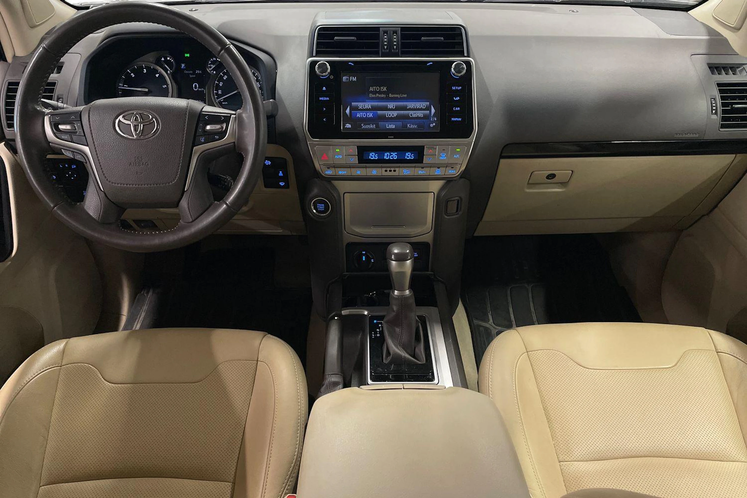 Ruskea (beige) Toyota Land Cruiser 2020 kuva 9.