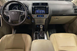 Ruskea (beige) Toyota Land Cruiser 2020 kuva 9.