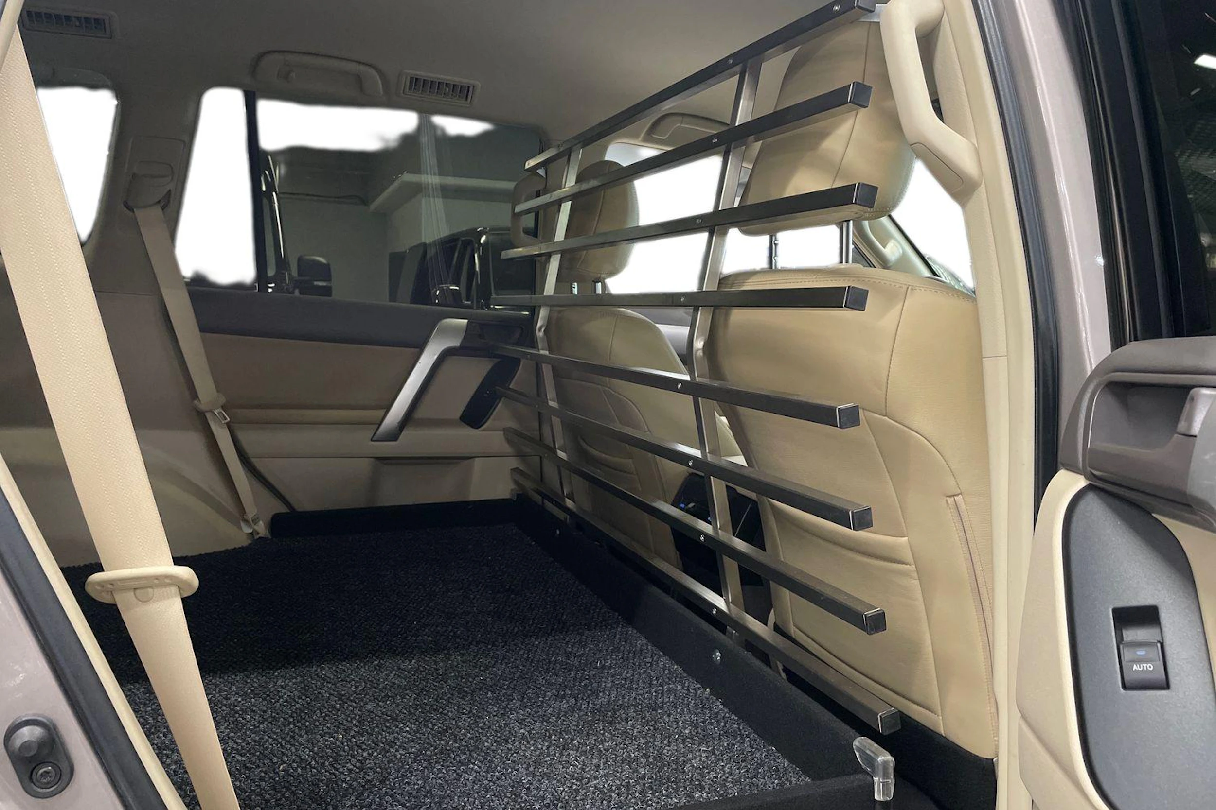 Ruskea (beige) Toyota Land Cruiser 2020 kuva 11.