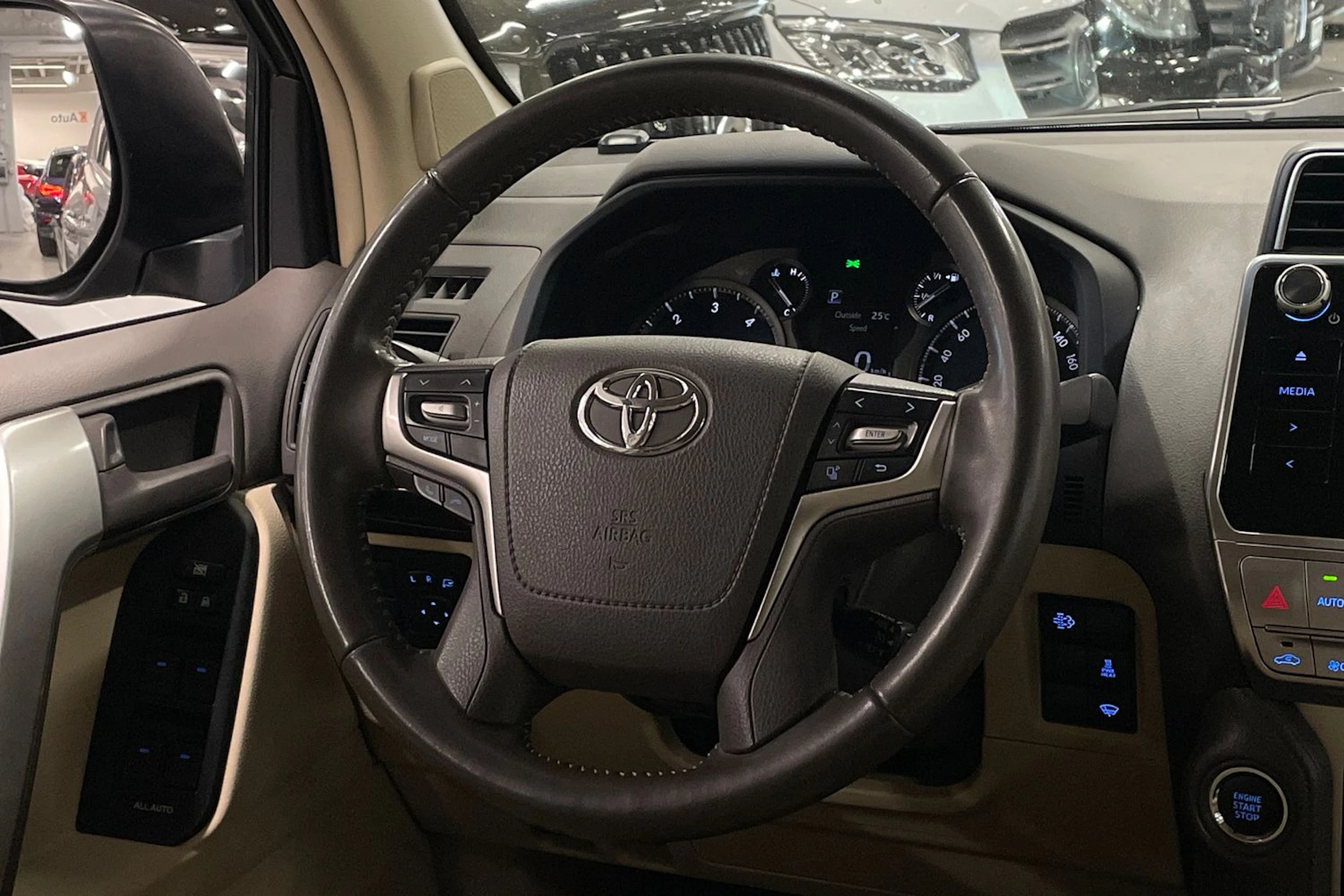 Ruskea (beige) Toyota Land Cruiser 2020 kuva 13.