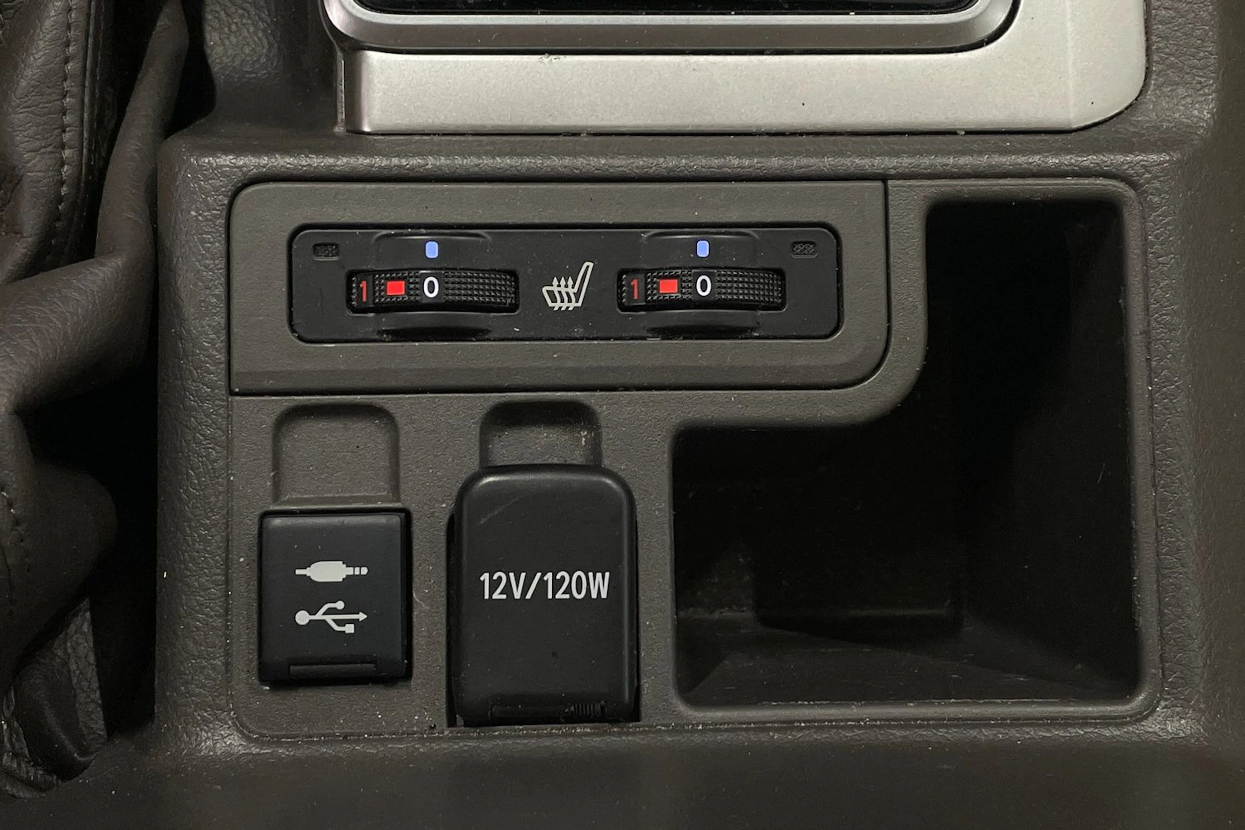 Ruskea (beige) Toyota Land Cruiser 2020 kuva 18.