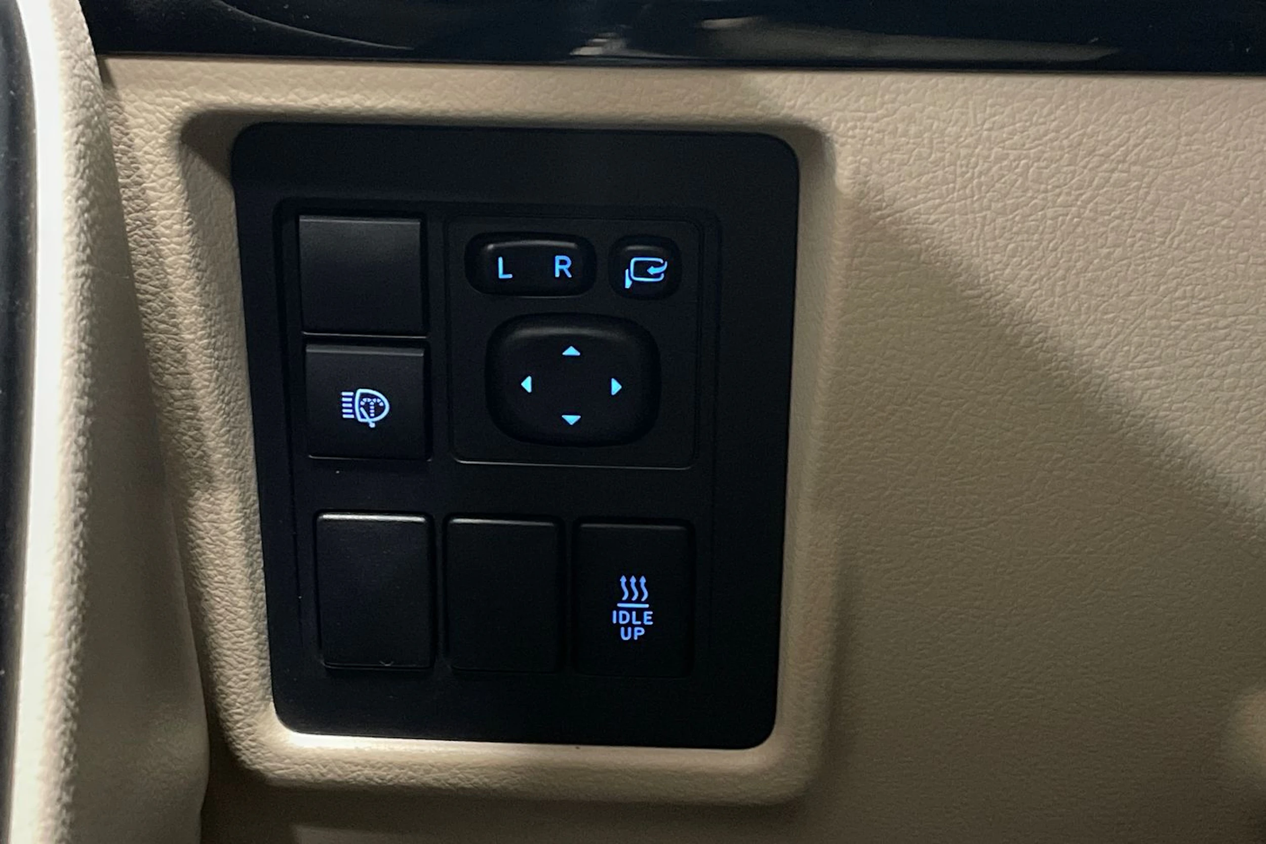 Ruskea (beige) Toyota Land Cruiser 2020 kuva 20.