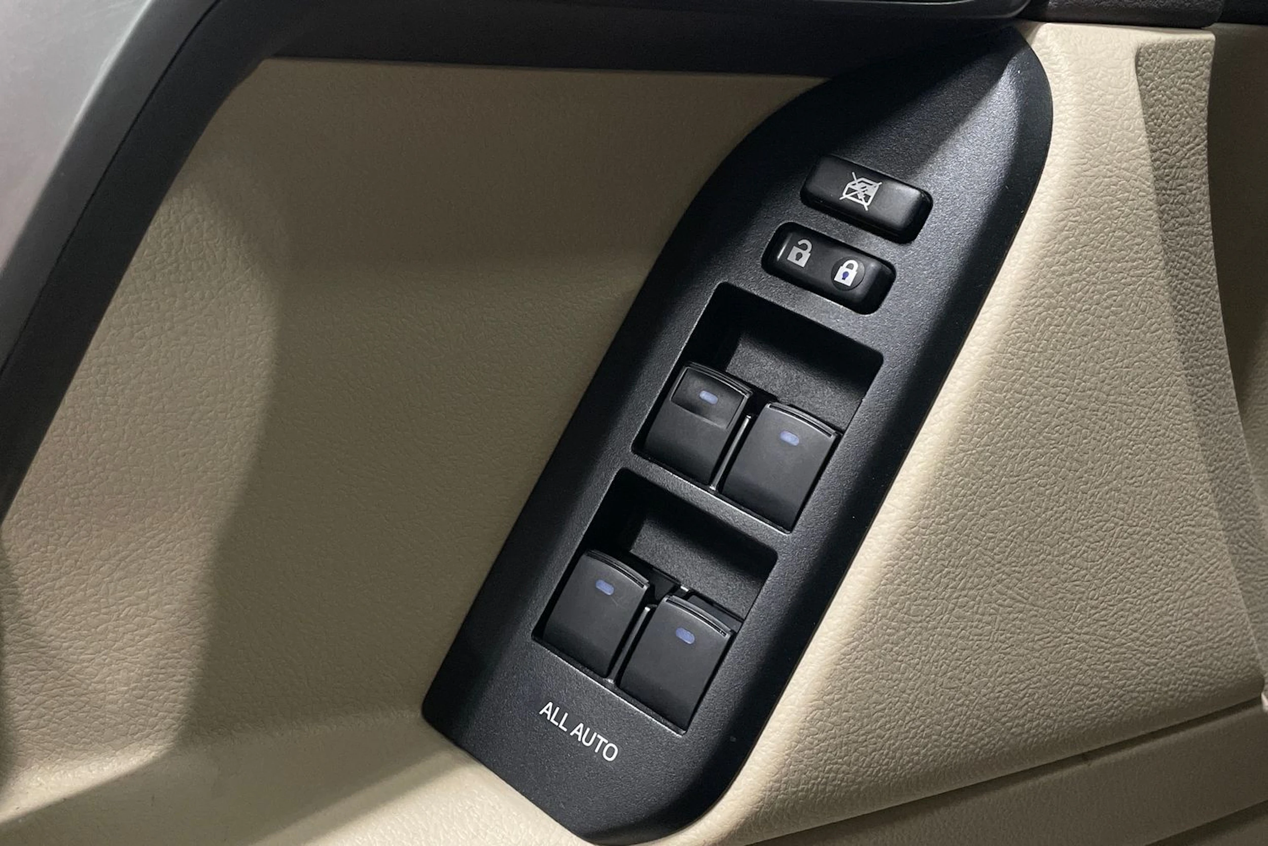 Ruskea (beige) Toyota Land Cruiser 2020 kuva 21.