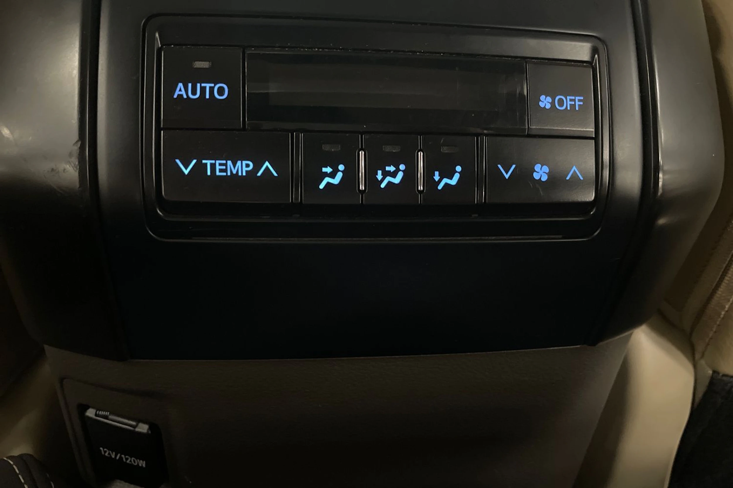 Ruskea (beige) Toyota Land Cruiser 2020 kuva 23.