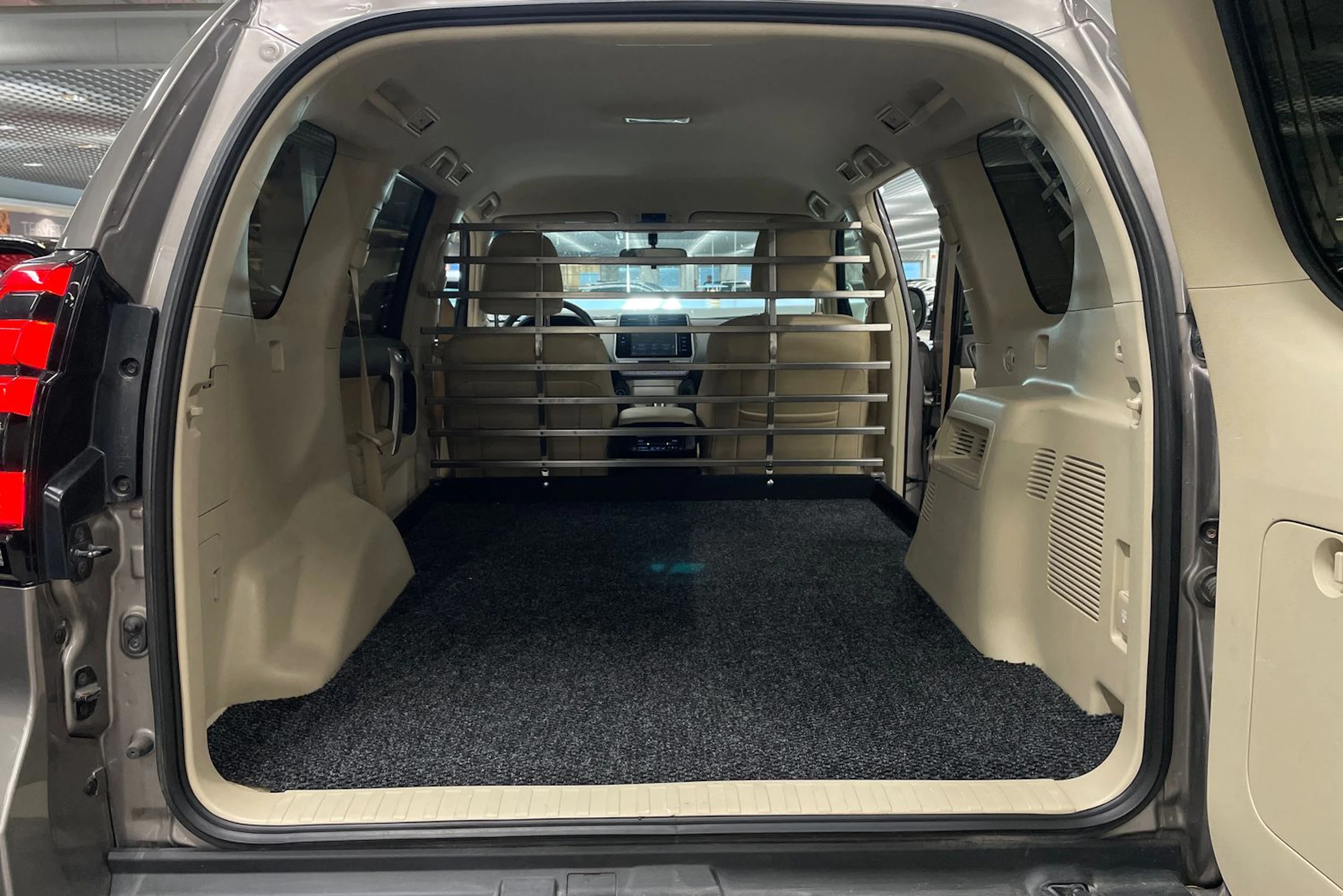 Ruskea (beige) Toyota Land Cruiser 2020 kuva 25.