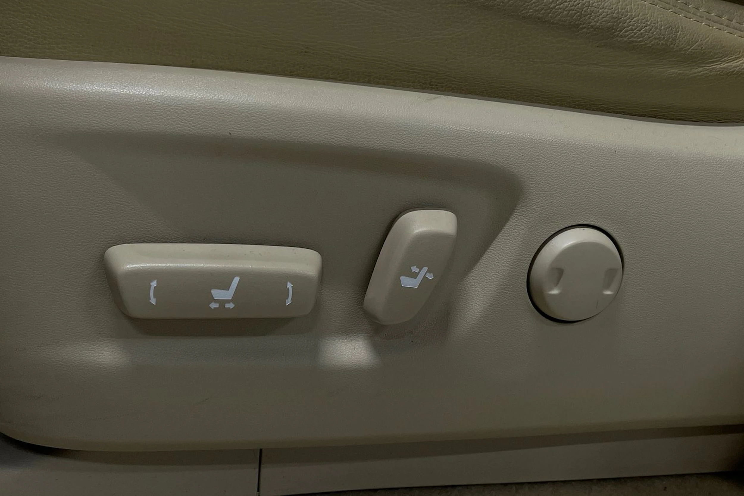 Ruskea (beige) Toyota Land Cruiser 2020 kuva 27.