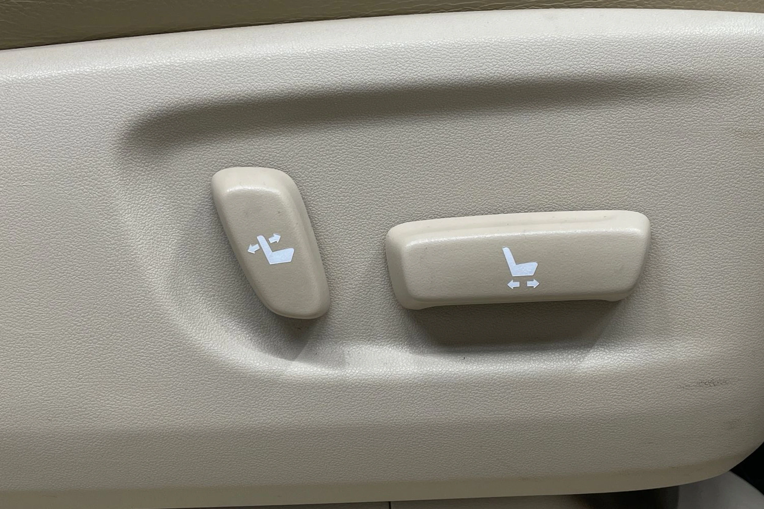 Ruskea (beige) Toyota Land Cruiser 2020 kuva 29.