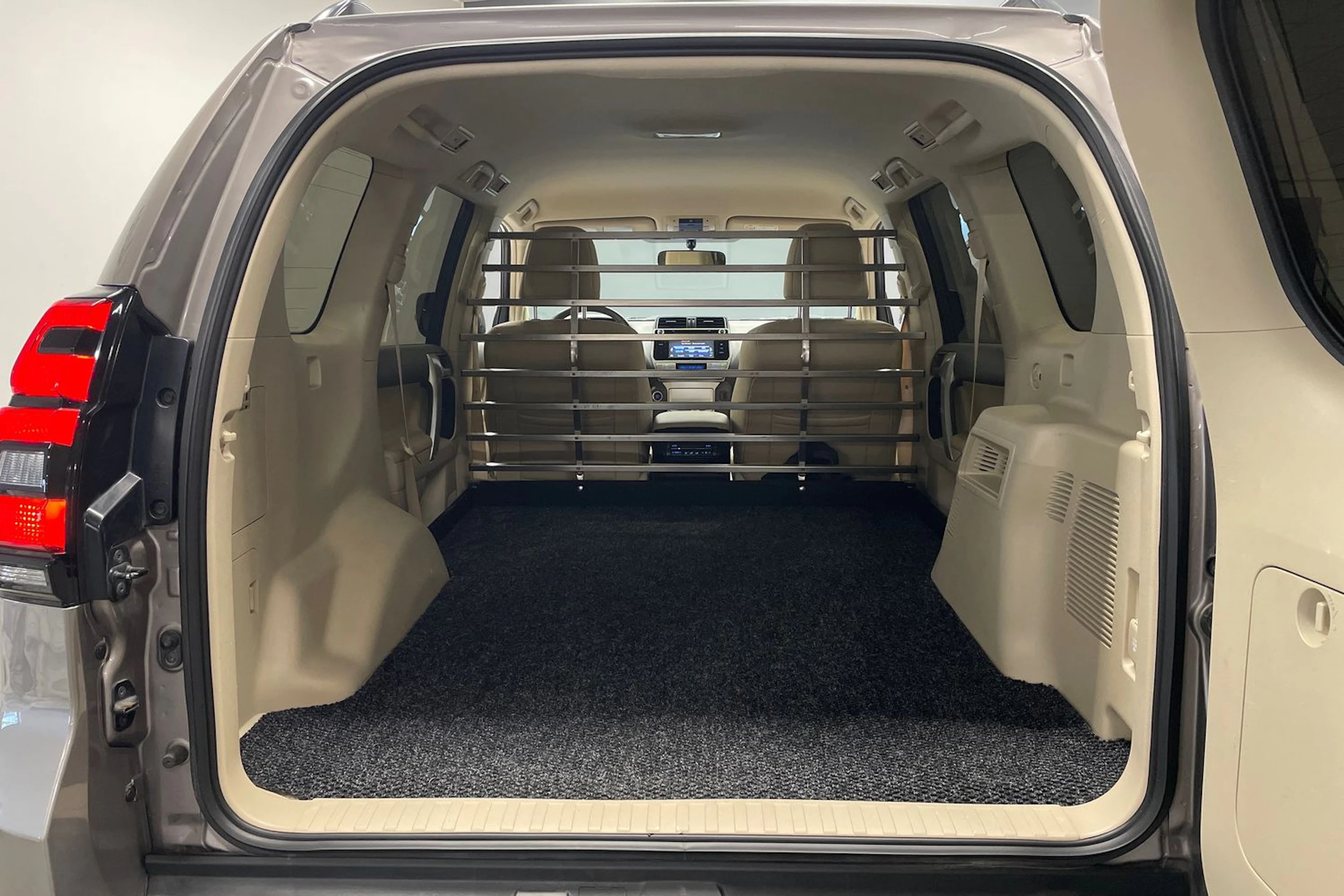 Ruskea (beige) Toyota Land Cruiser 2020 kuva 31.