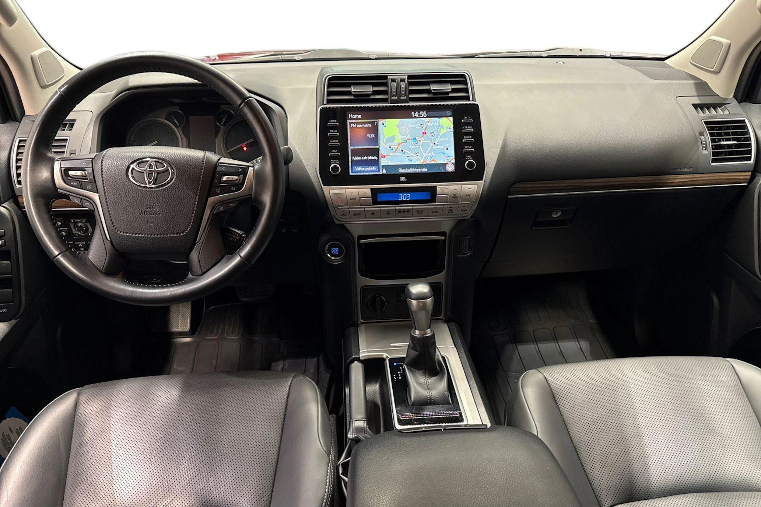 punainen Toyota Land Cruiser 2022 kuva 7.