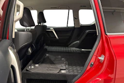 punainen Toyota Land Cruiser 2022 kuva 8.