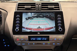 punainen Toyota Land Cruiser 2022 kuva 16.