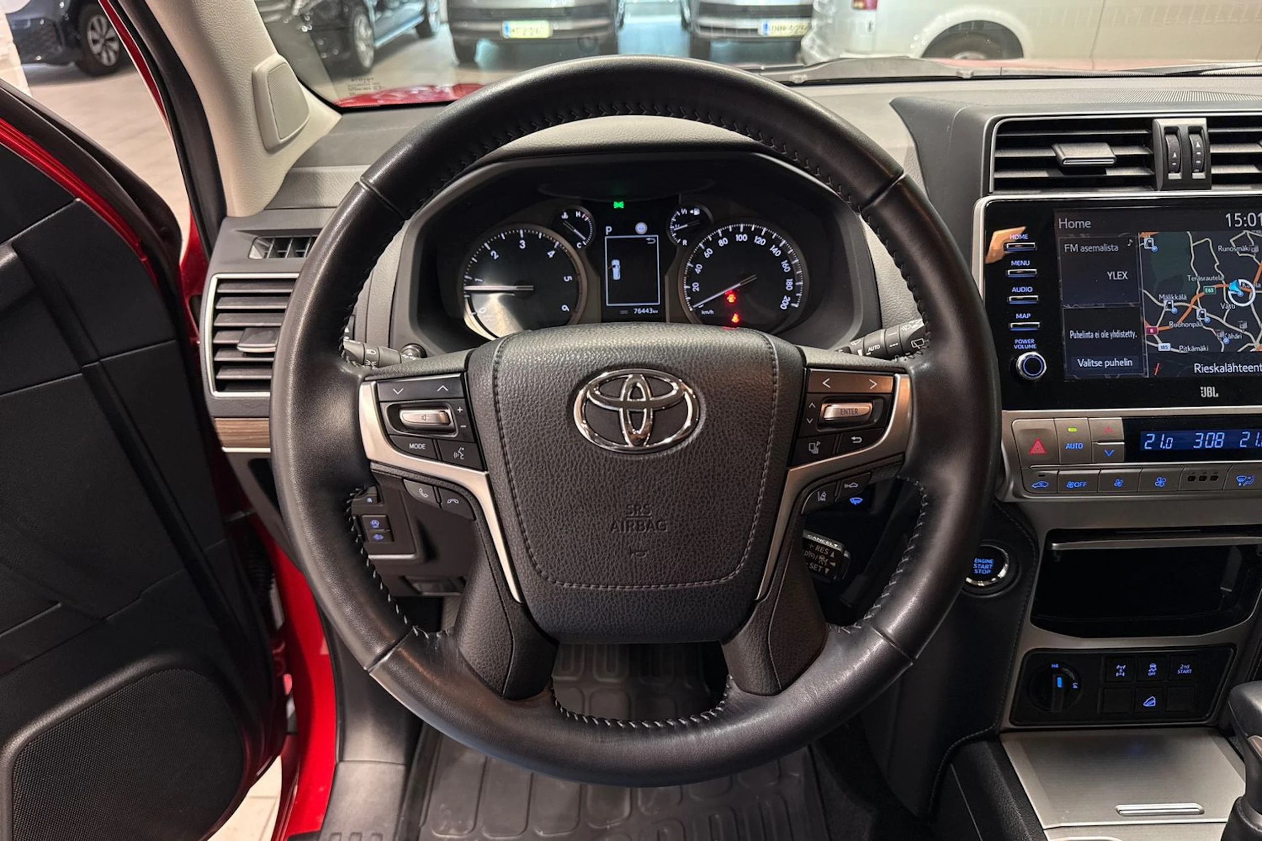 punainen Toyota Land Cruiser 2022 kuva 22.