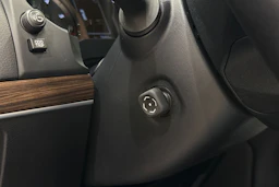punainen Toyota Land Cruiser 2022 kuva 27.