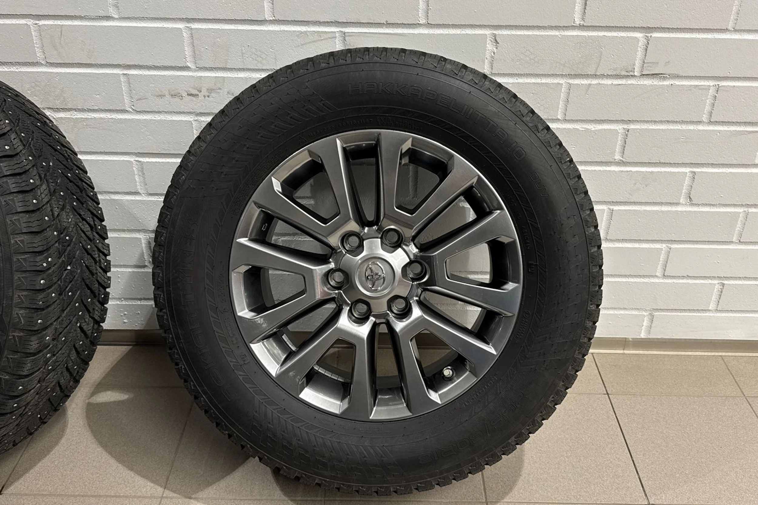 punainen Toyota Land Cruiser 2022 kuva 30.