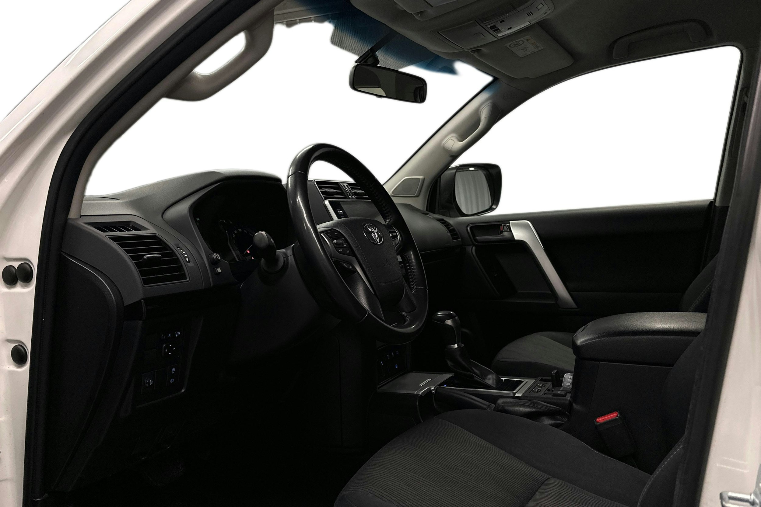 valkoinen Toyota Land Cruiser 2022 kuva 7.