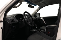 valkoinen Toyota Land Cruiser 2022 kuva 7.