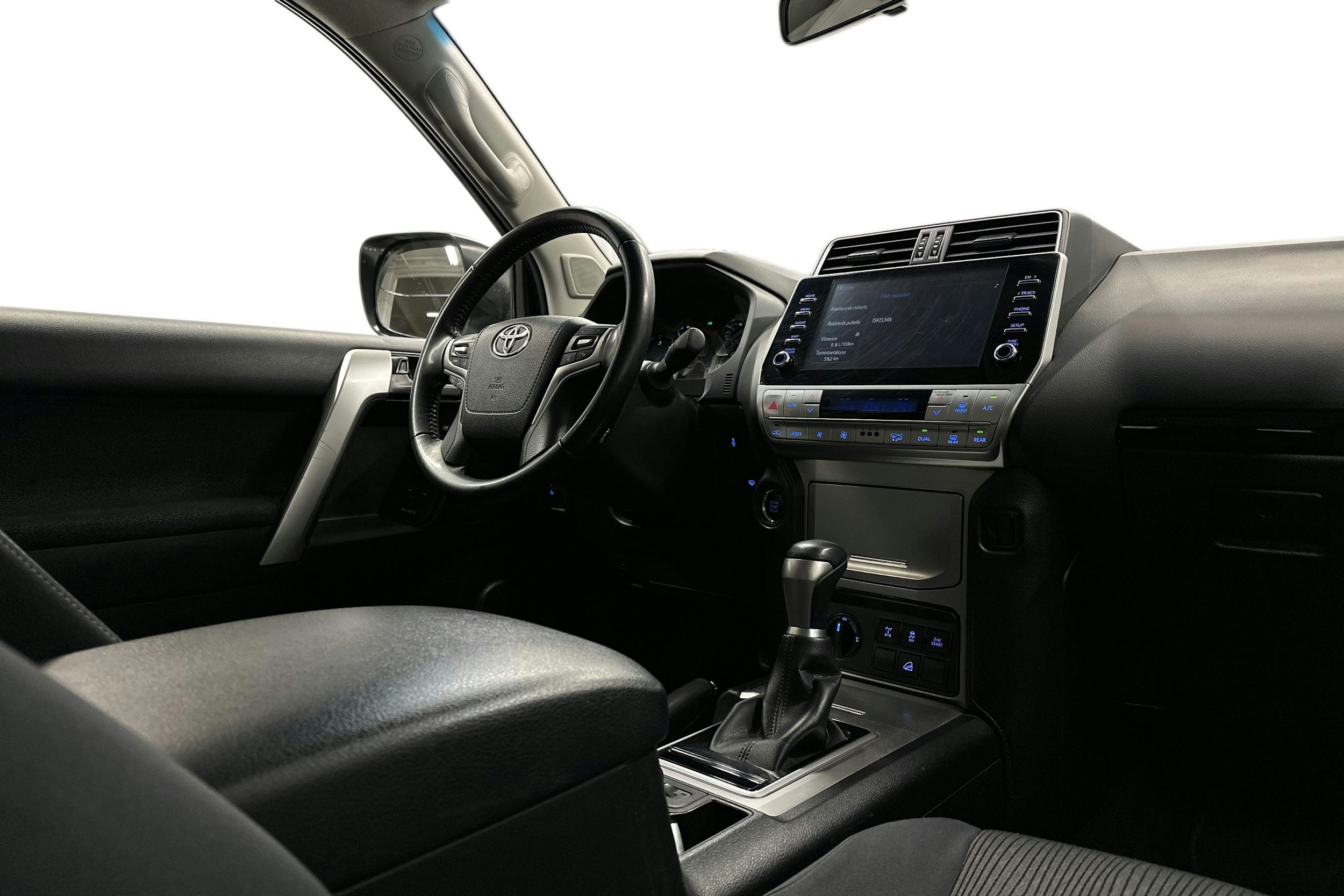 valkoinen Toyota Land Cruiser 2022 kuva 9.