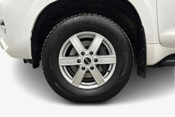 valkoinen Toyota Land Cruiser 2022 kuva 11.