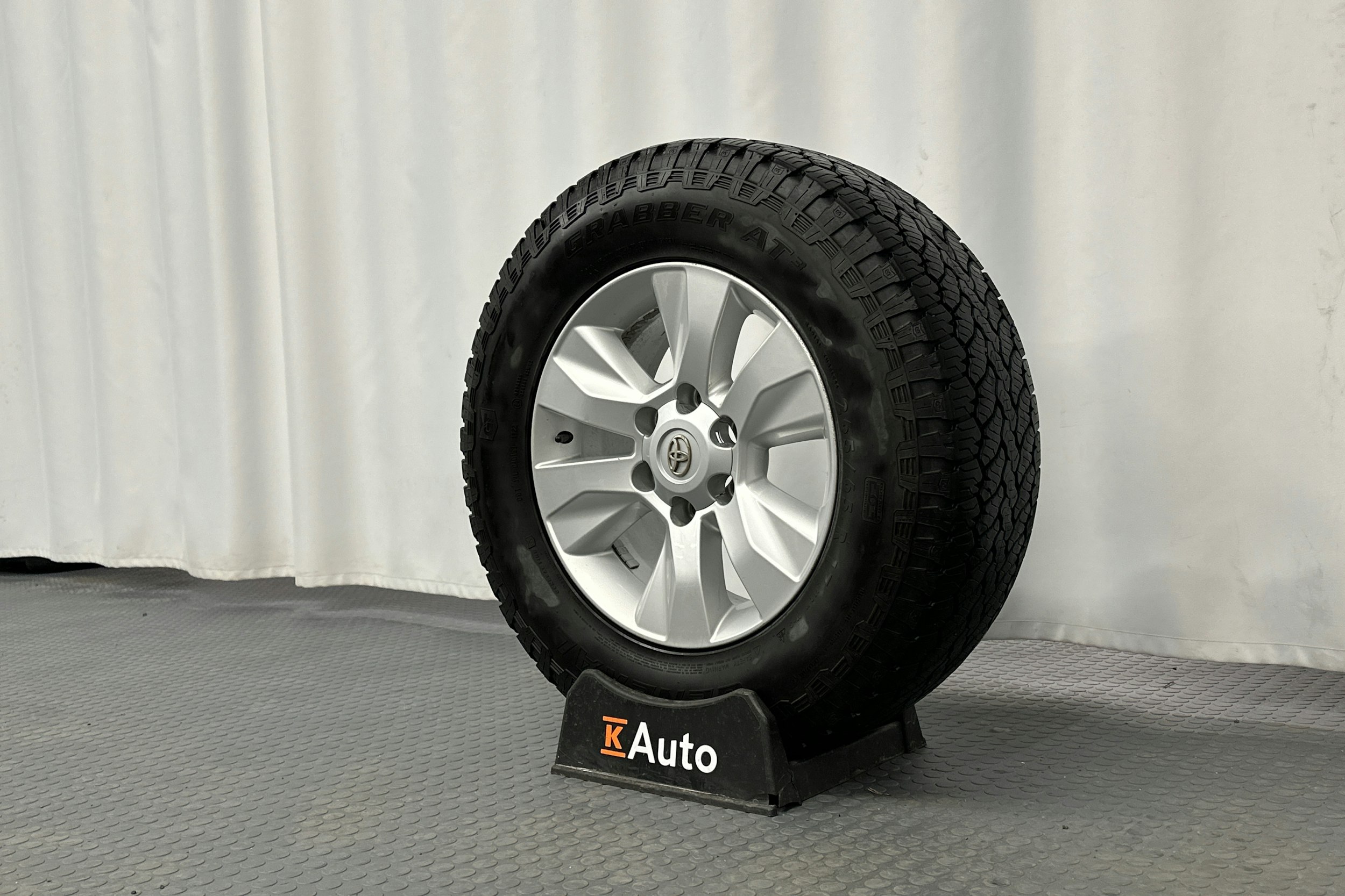 valkoinen Toyota Land Cruiser 2022 kuva 13.