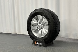 valkoinen Toyota Land Cruiser 2022 kuva 13.