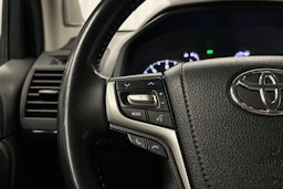 valkoinen Toyota Land Cruiser 2022 kuva 14.