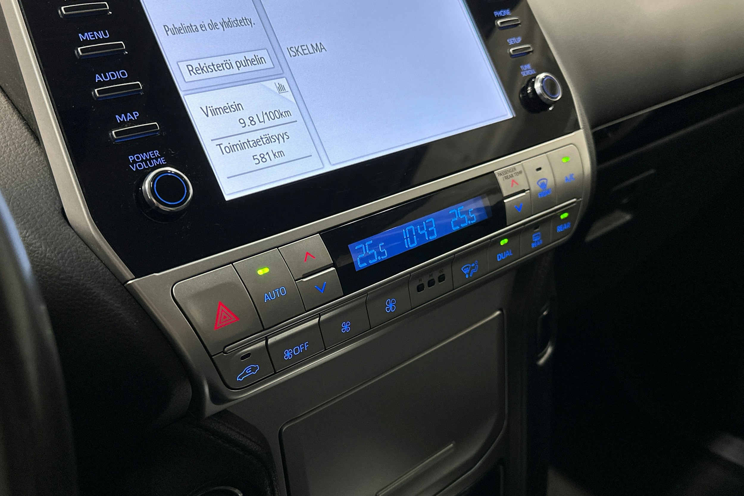 valkoinen Toyota Land Cruiser 2022 kuva 18.