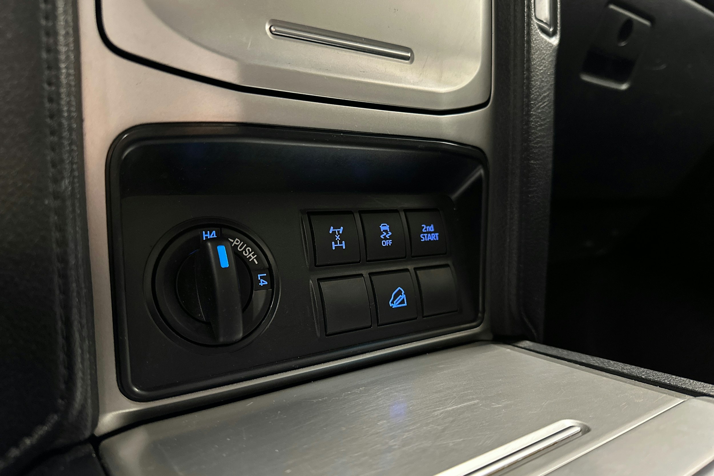 valkoinen Toyota Land Cruiser 2022 kuva 19.