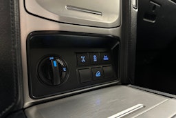 valkoinen Toyota Land Cruiser 2022 kuva 19.