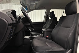 valkoinen Toyota Land Cruiser 2022 kuva 21.