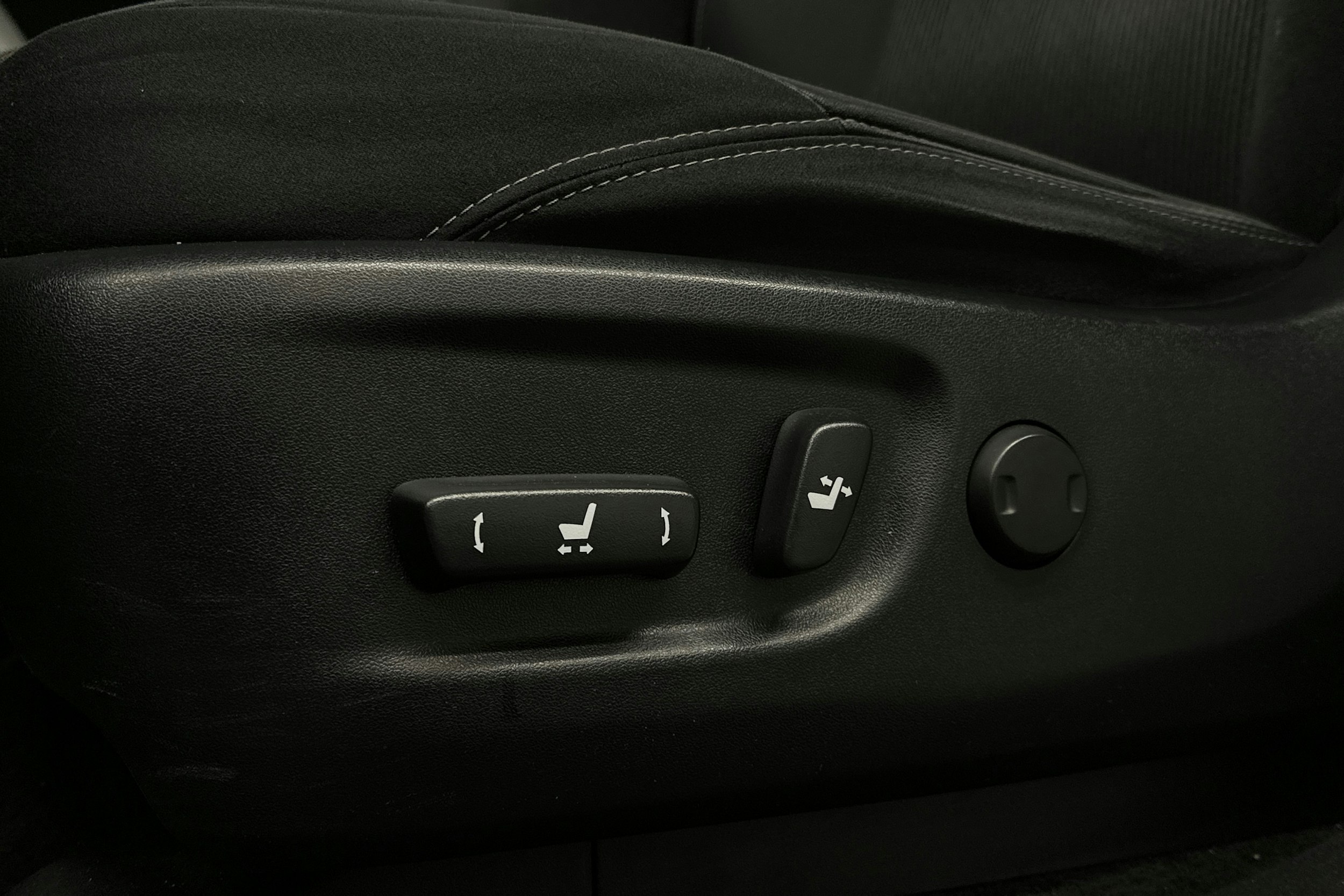 valkoinen Toyota Land Cruiser 2022 kuva 22.