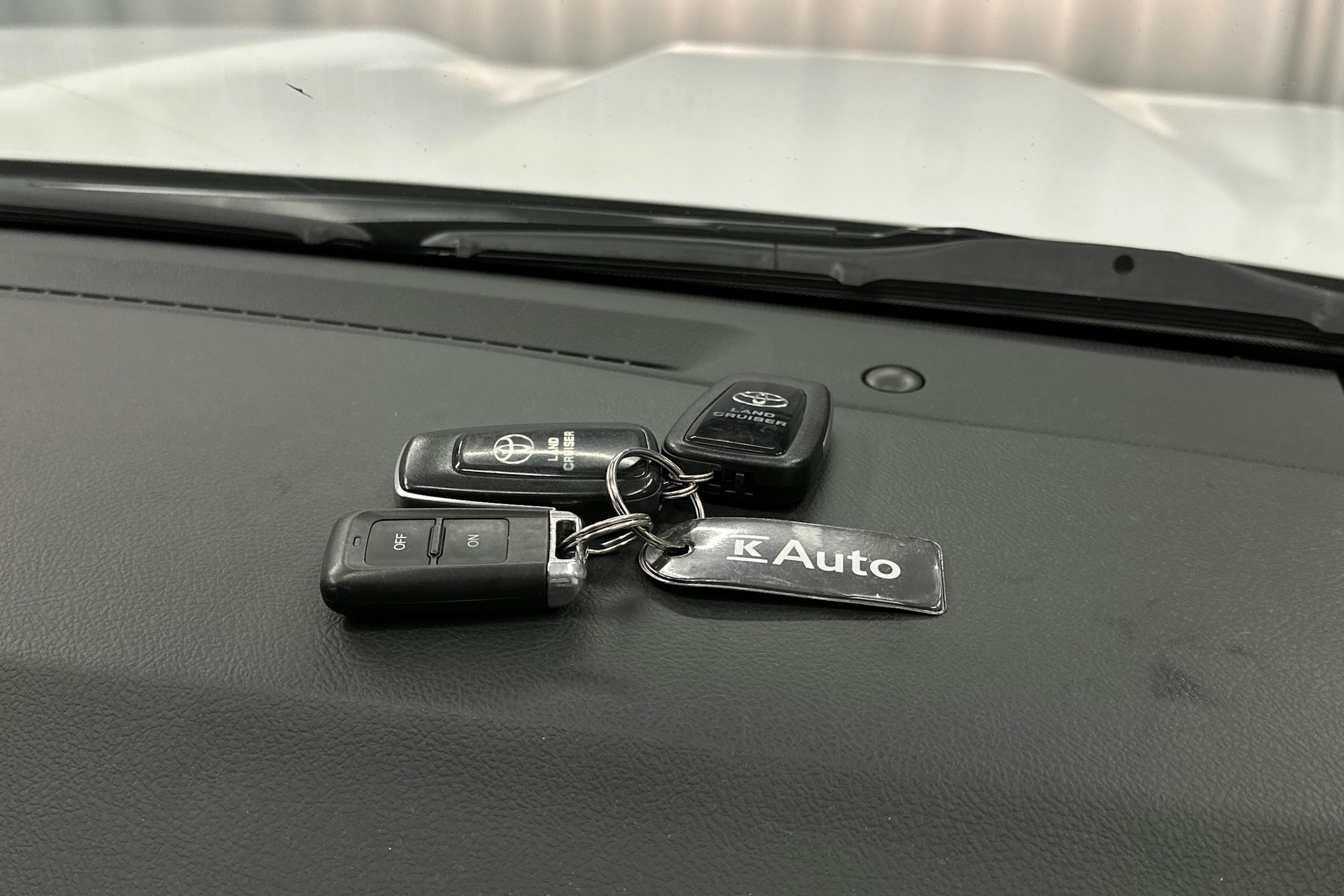 valkoinen Toyota Land Cruiser 2022 kuva 25.