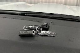 valkoinen Toyota Land Cruiser 2022 kuva 25.