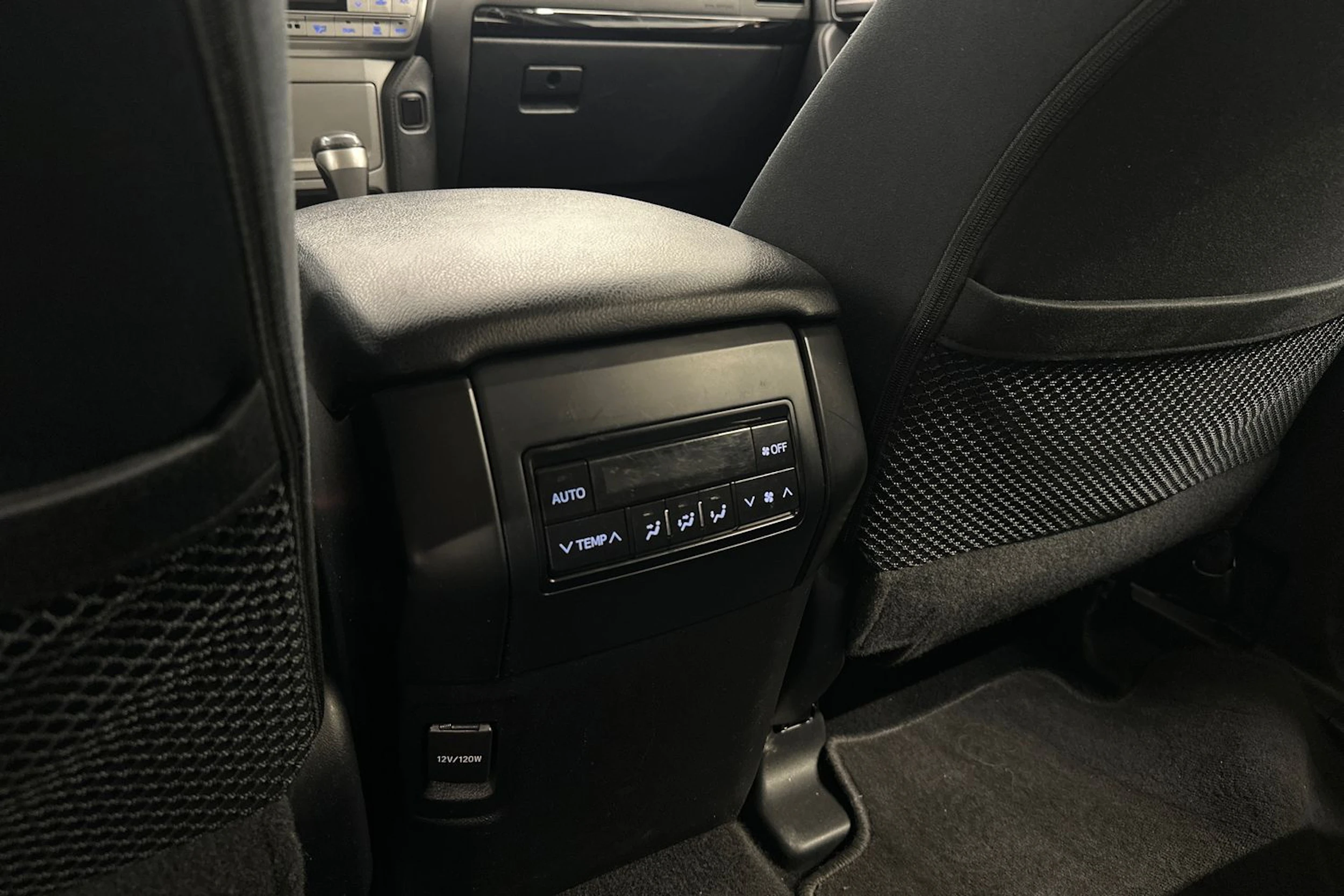 valkoinen Toyota Land Cruiser 2022 kuva 28.