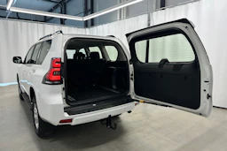 valkoinen Toyota Land Cruiser 2022 kuva 30.