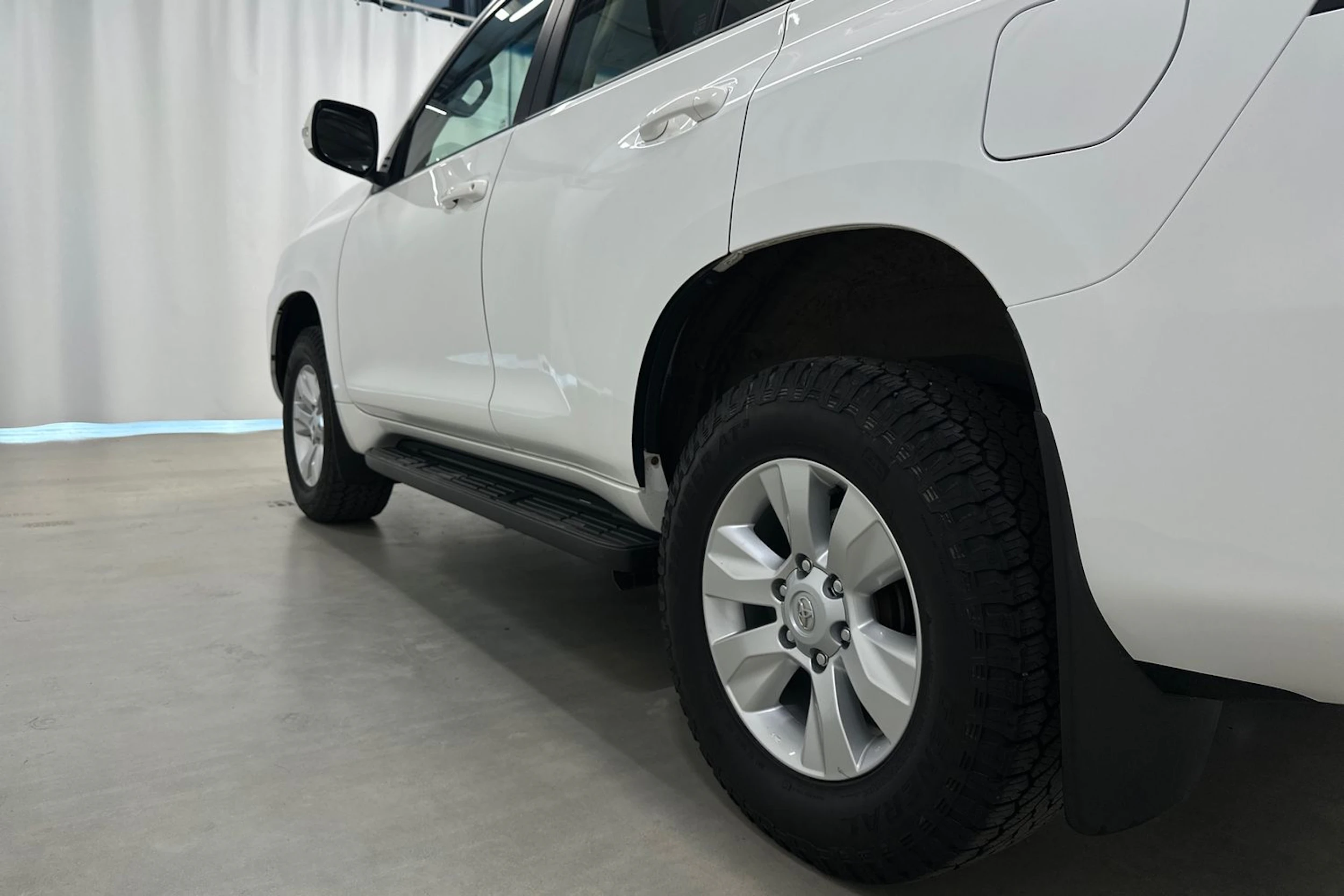 valkoinen Toyota Land Cruiser 2022 kuva 32.