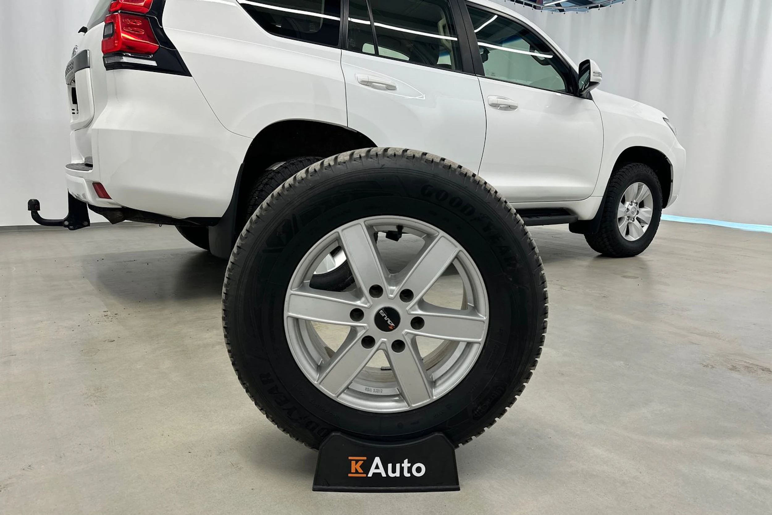 valkoinen Toyota Land Cruiser 2022 kuva 33.