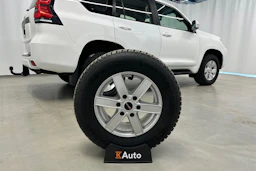 valkoinen Toyota Land Cruiser 2022 kuva 33.