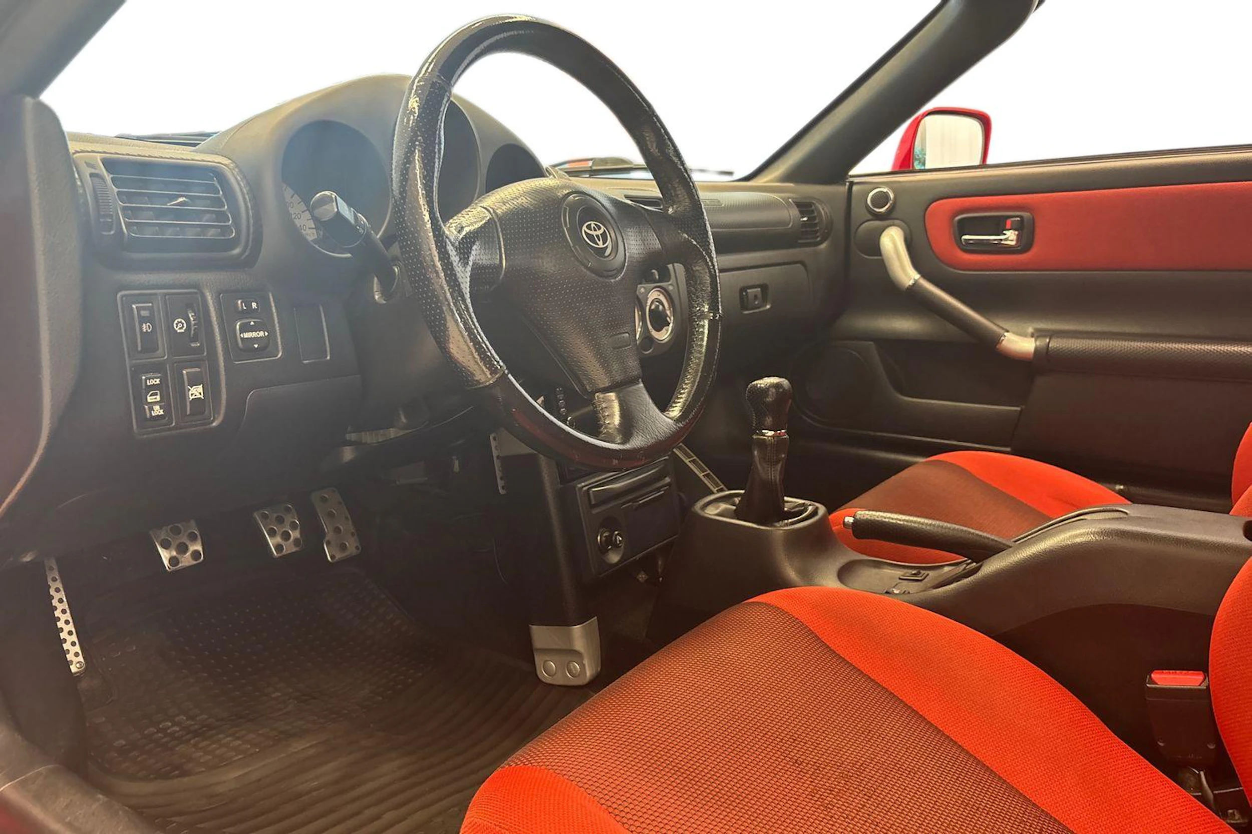punainen Toyota MR2 2005 kuva 6.