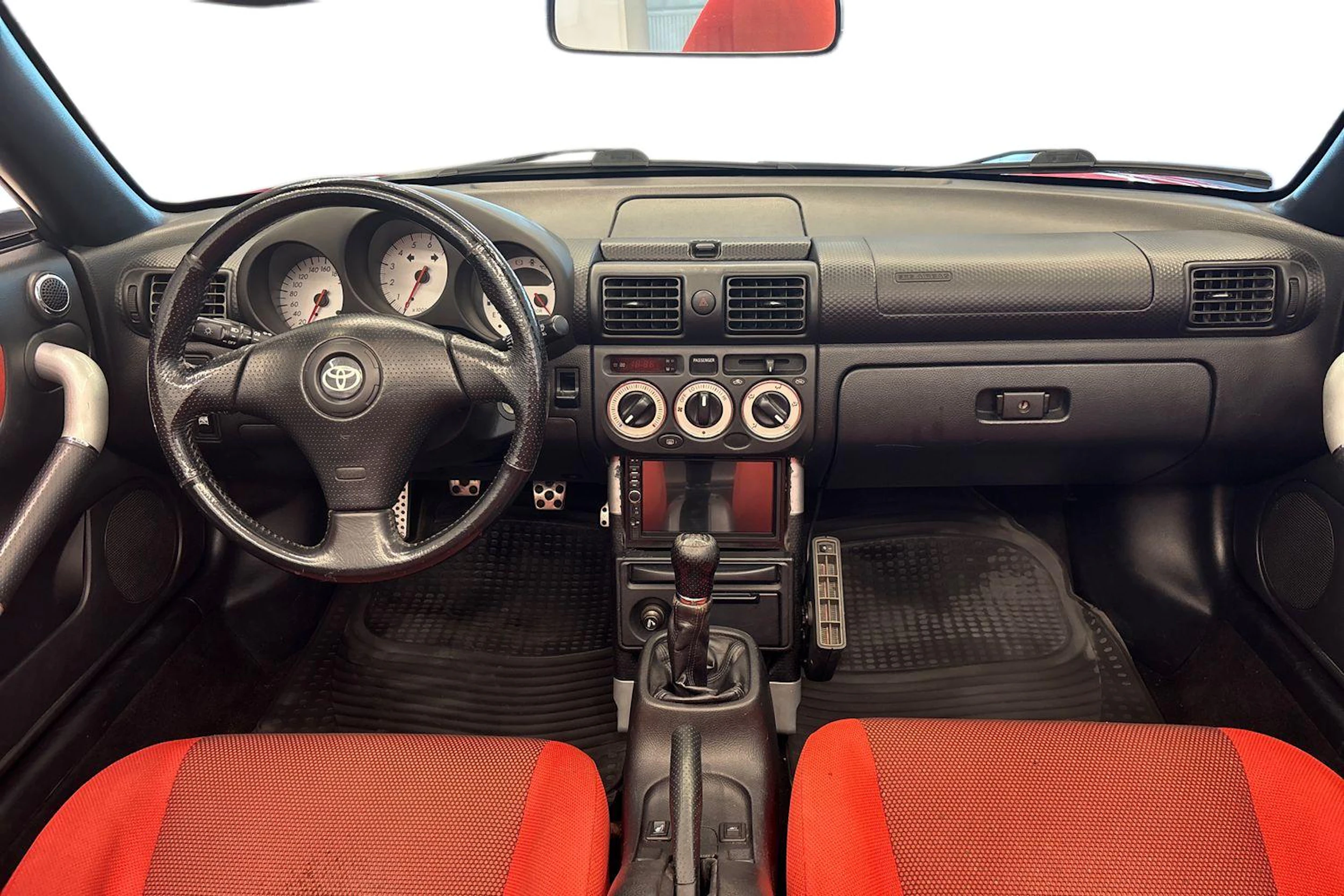 punainen Toyota MR2 2005 kuva 7.