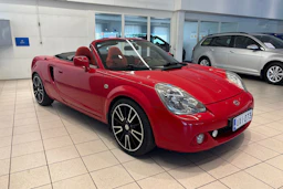 punainen Toyota MR2 2005 kuva 11.