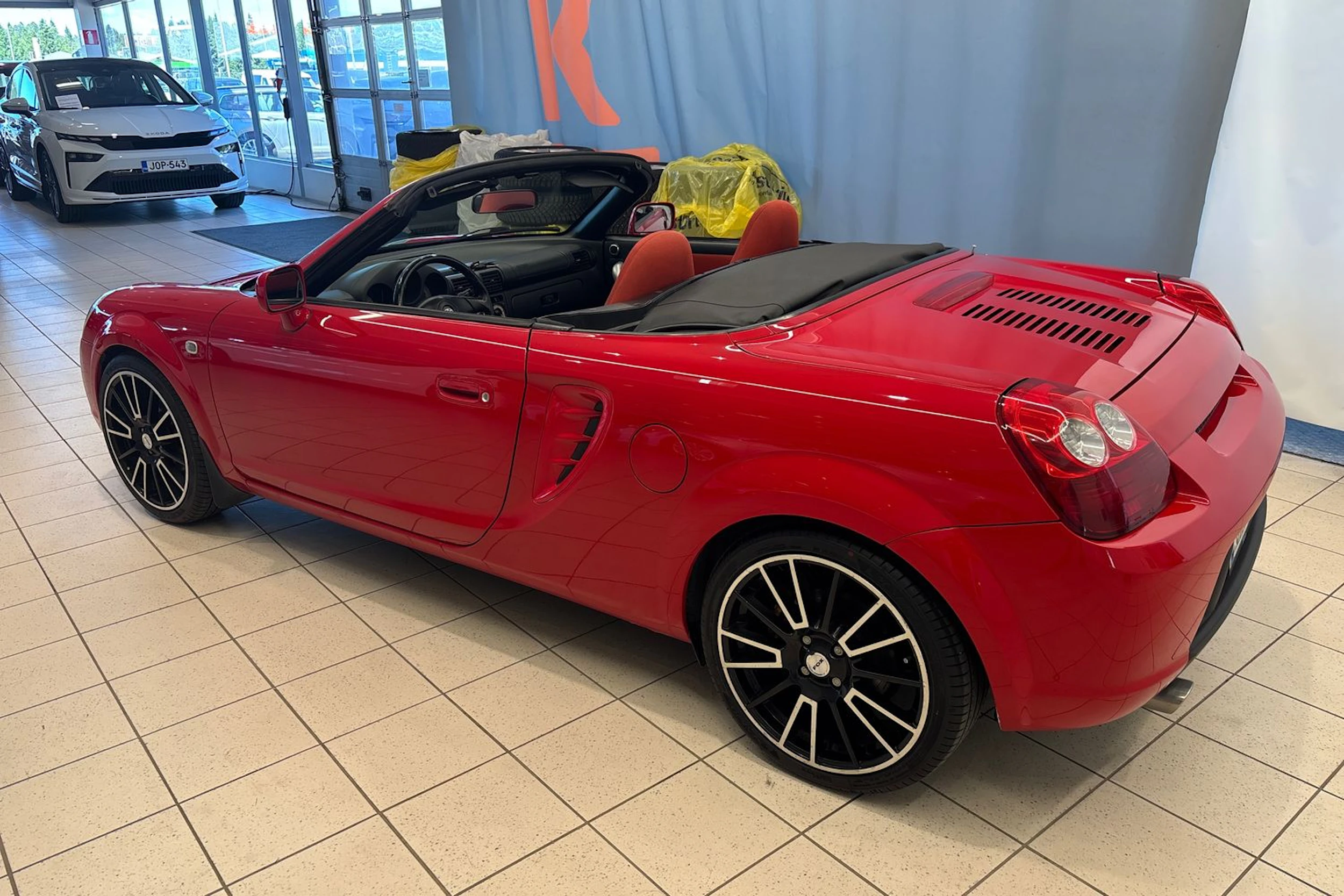punainen Toyota MR2 2005 kuva 12.