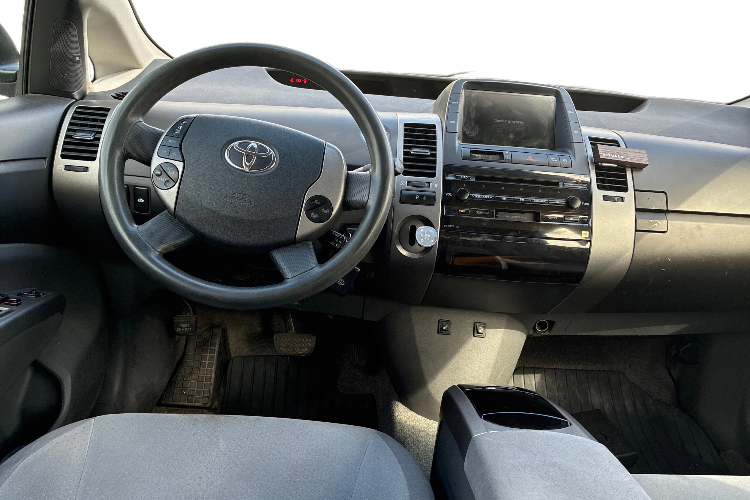 Musta Toyota Prius 2004 kuva 7.