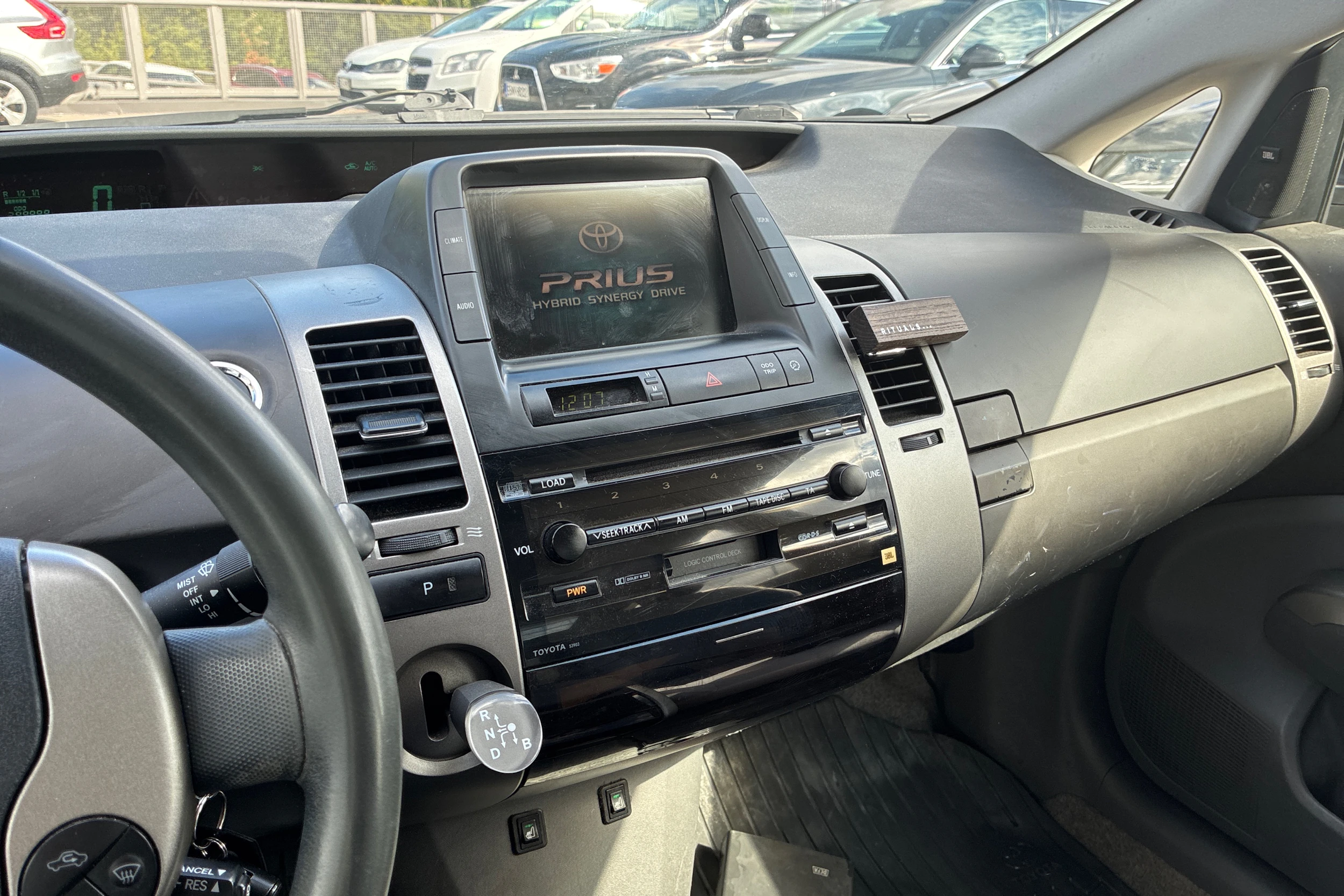 Musta Toyota Prius 2004 kuva 23.