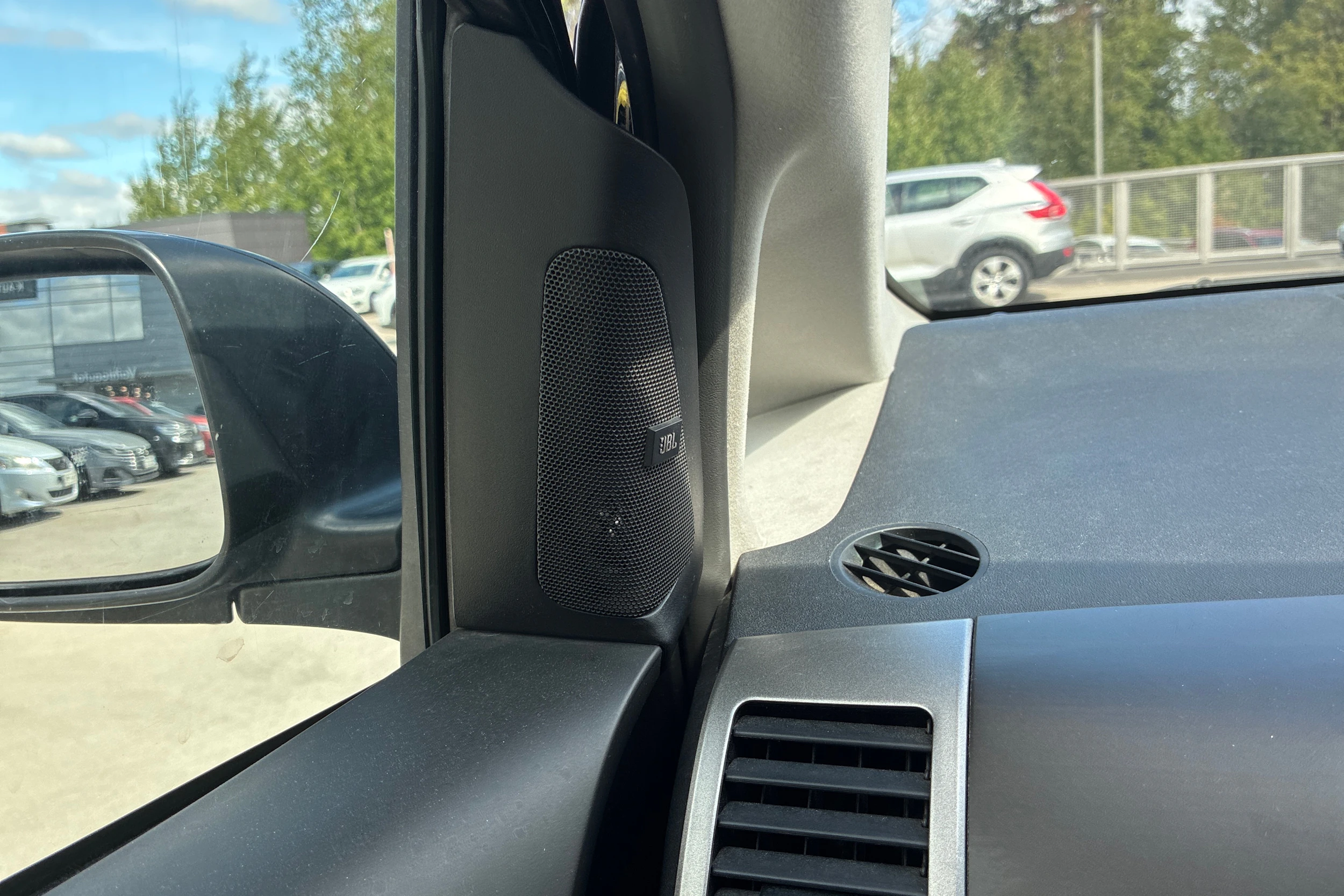 Musta Toyota Prius 2004 kuva 24.