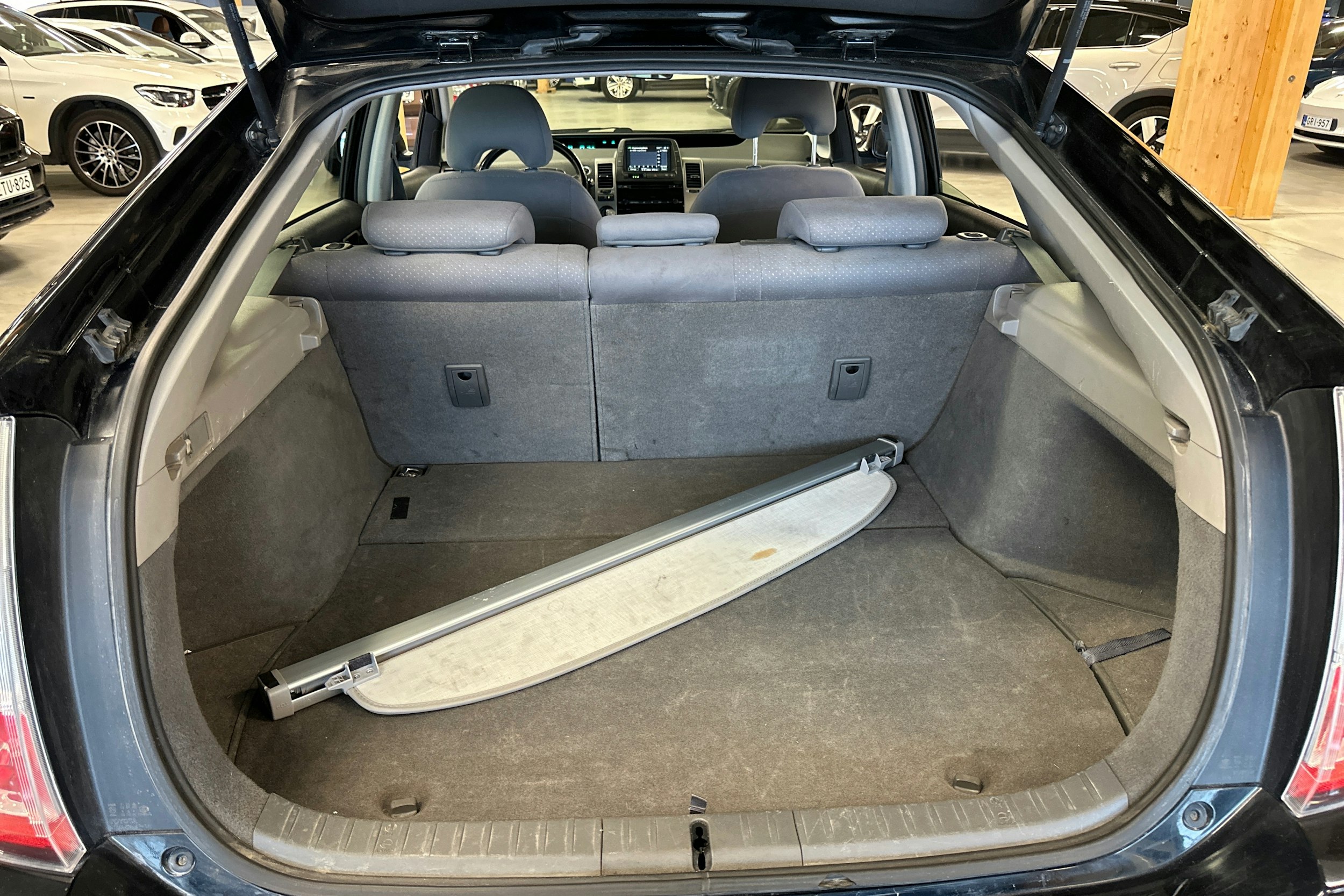 musta Toyota Prius 2008 kuva 14.